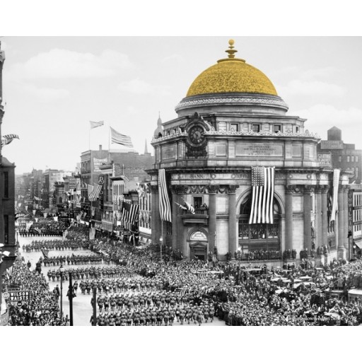 Bird's-eye view of soldiers parading in Buffalo, N.Y., Buffalo Savings Bank's Gold Dome colorized - Horizotal